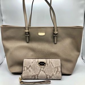 Michael Kors Large Tote Jet​Set Tan Brown Saffiano Leather Shoulder Bag + Wallet